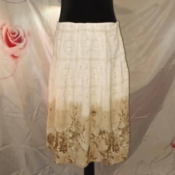 APOSTROPHE Floral Skirt - Picture 1 of 6